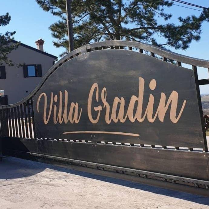 Luxury Villa Gradin Gracisce ภายนอก รูปภาพ
