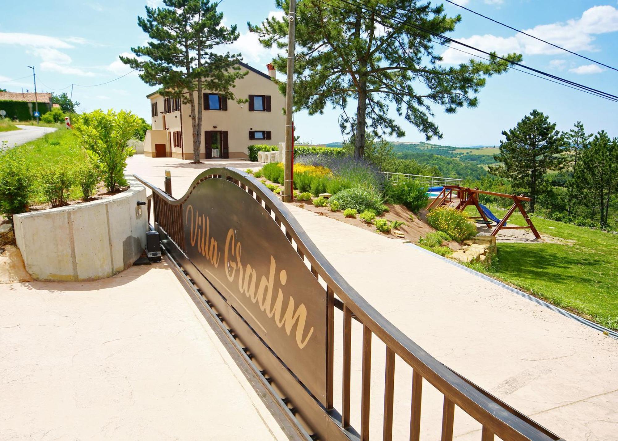 Luxury Villa Gradin Gracisce ภายนอก รูปภาพ